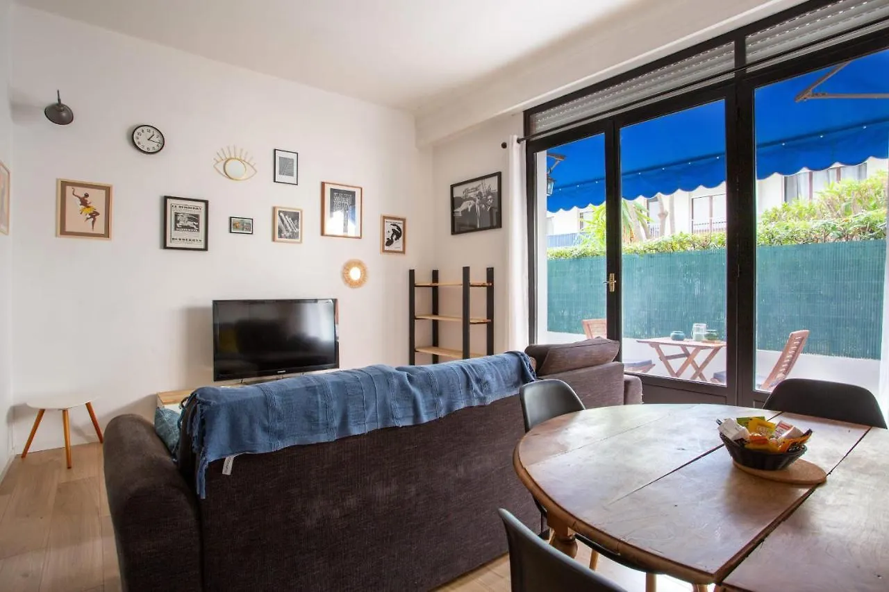 Apartment 10 Minutes From The Tram And The Sea Nice 0*,  France