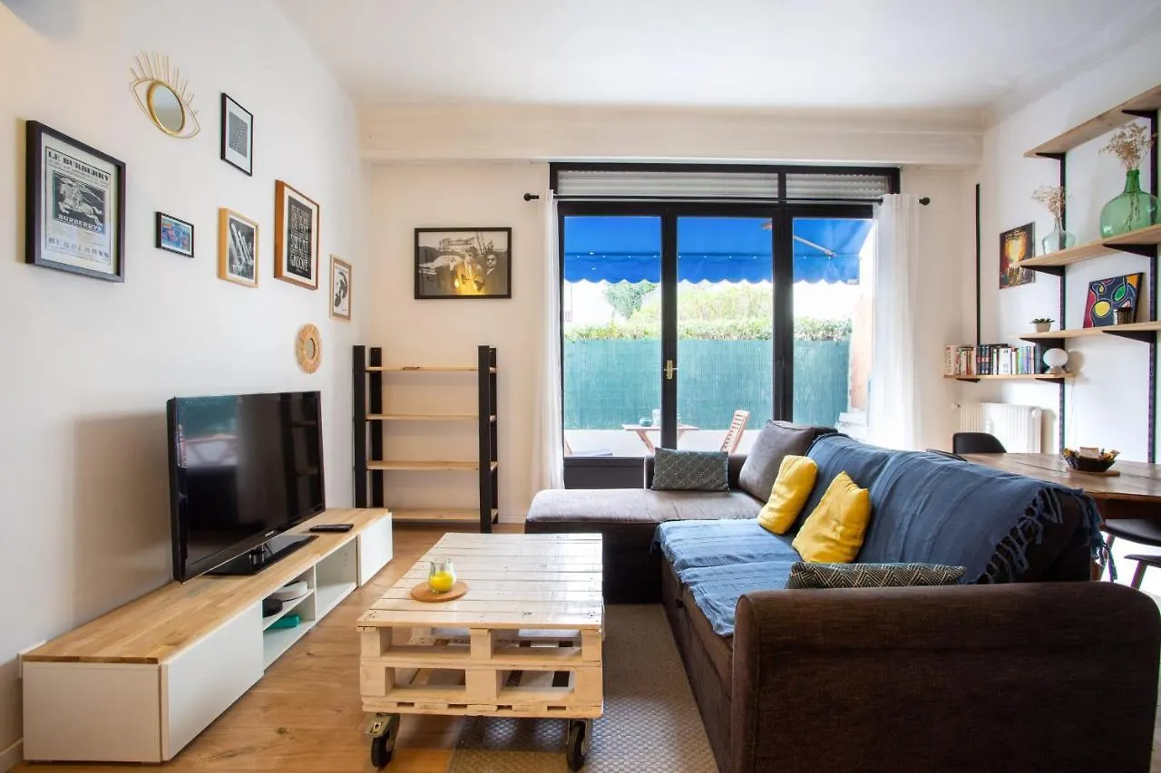 Apartment 10 Minutes From The Tram And The Sea Nice 0*,  France